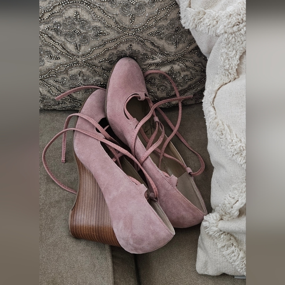 πAdrienne Vittadini Pink Suede Ballet Style Wedge Heels Size 8.5π - Picture 6 of 6